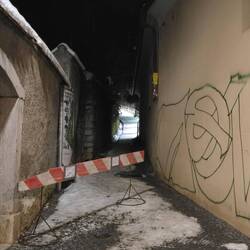 Weg zum Schloss. Nicht befahrbar