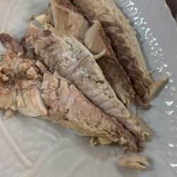 Yummy. Dazu gabs Gemüse, Salat und Papas arrugadas - kanarische Eräpfel