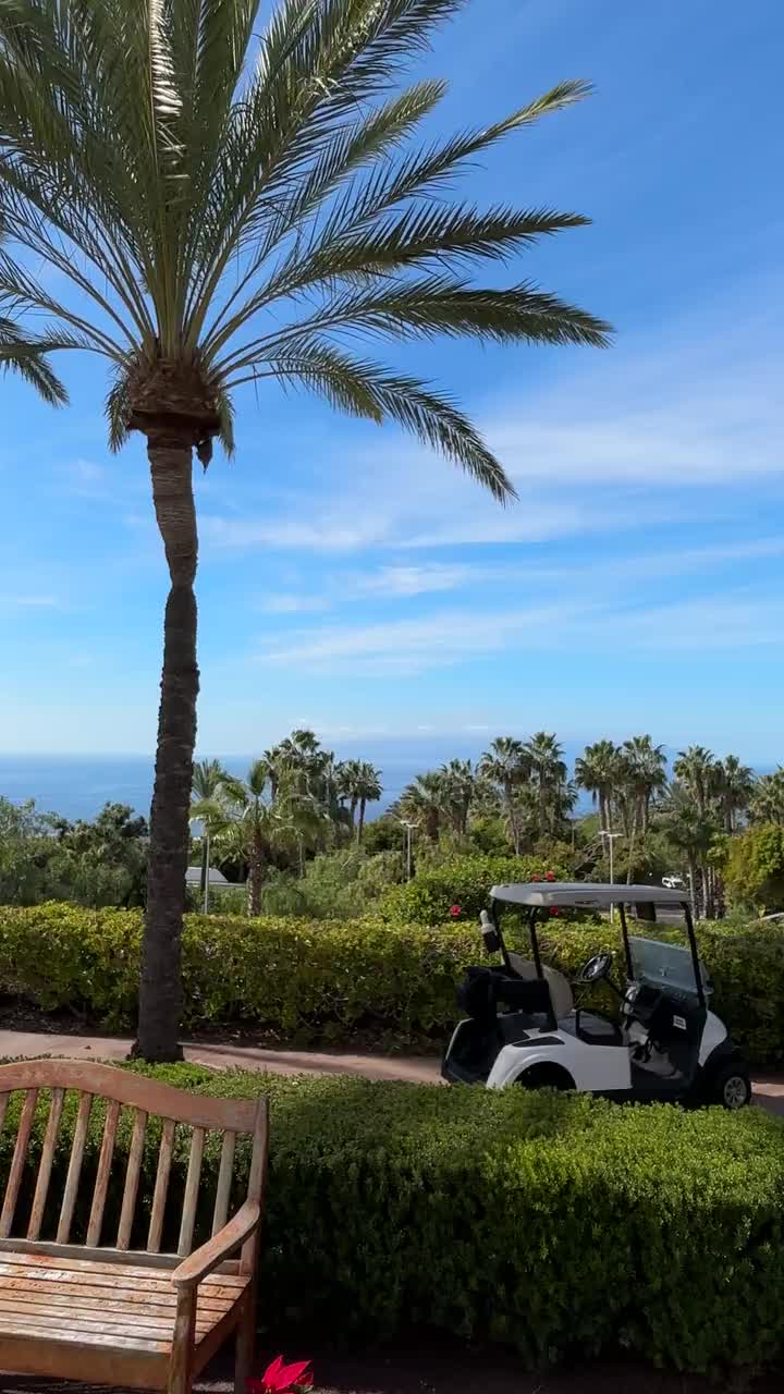 Driving Range mit Meer im Rücken