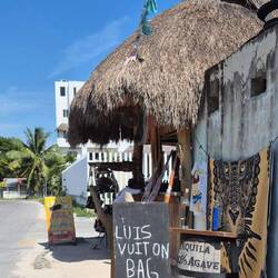 Und Taschen beim mexikanischen Ableger von ,Louis Vuitton'