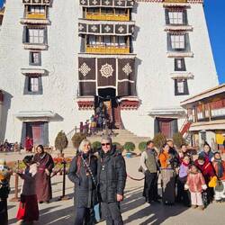 Eingang zum roten und weißen Palast