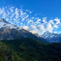 Links Mount Sefton, verderop rechts Mount Cook