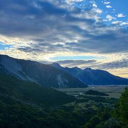 De campsite en parkeerplaats in de verte
