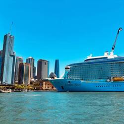Die Aussichtskugel auf dem Boot ist schwenkbar... 🏗️😲