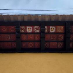 Schwiizer Plättli verbaut am Dach?