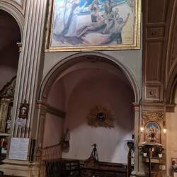 Das Bild hat die Maße 6x8 Meter, wär also von der Grundfläche Platz für zwei Wohnmobile