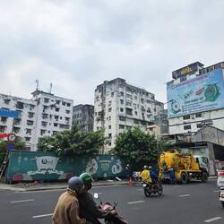 C'est aussi ce genre de bâtiment Ho Chi Minh