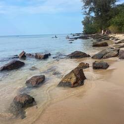 Lots of little rocky coves. Hard to walk especially at high tide