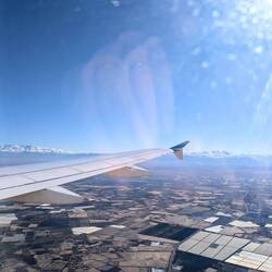 Unter uns Marrakesh, am Horizont das Atlas-Gebirge