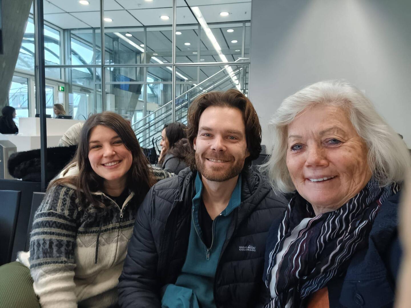 Wir treffen Gabi am Gate