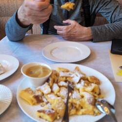 Kaiserschmarren im Café Claudia teilen