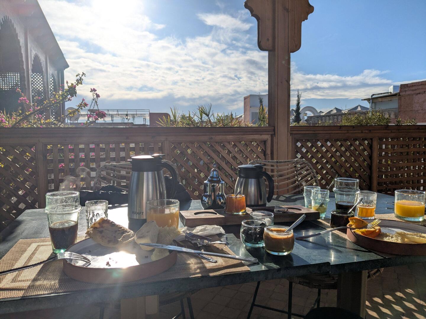 Frühstück auf der Dachterasse