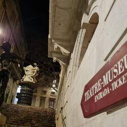 Zum Dali Museum (Querformat wird größer, wenn man das Handy in Kreisverkehrrichting dreht)