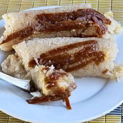 Le dessert est terrible : riz gluant, banane, lait coco et mangue séchée 🤩