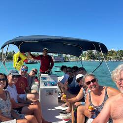 ... und unsere Schnorcheltruppe im Rumpf.