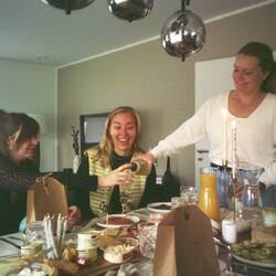 Dirty 30 Geburtstagsfrühstück bei Jenny - der Sekt kam nicht zu kurz 🥂