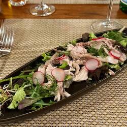 Wildkräutersalat mit lauwarmen Kaninchen