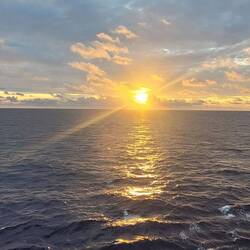 Dann hoffen wir mal, dass wir wenigstens den morgigen Hafen anlaufen können