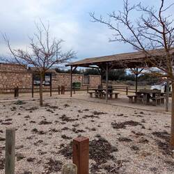 Überdachter Picknickplatz