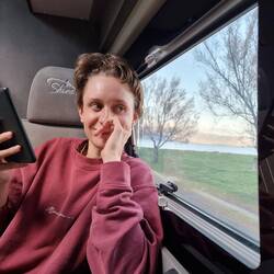 Anina hat jetzt auch mal Fernsehzeit