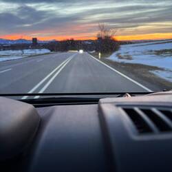 Schöner Sonnenuntergang auf der Fahrt nach Oberstdorf