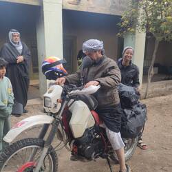 RidingKismet helping Abdallah climb the bike