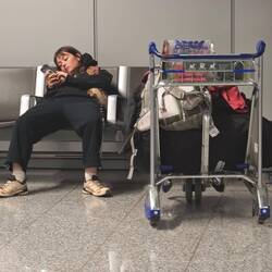 Warten auf das restliche Gepäck