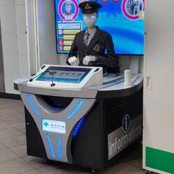 Der Info Point wird von einem Roboter bedient