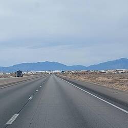 Von weitem leuchtet es schon weiß.