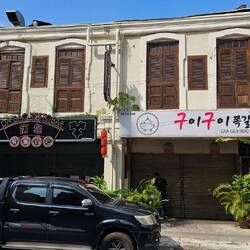 Anordnung der Fenster und Türen beachten.