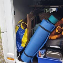 So, sieht die Garage aus, wenn man die 'buckelige' Verwandtschaft besuchen fährt 😉