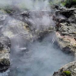 120 Grad heisses Wasser - dr Dampf löng d Huut la jünger usgseh😉.