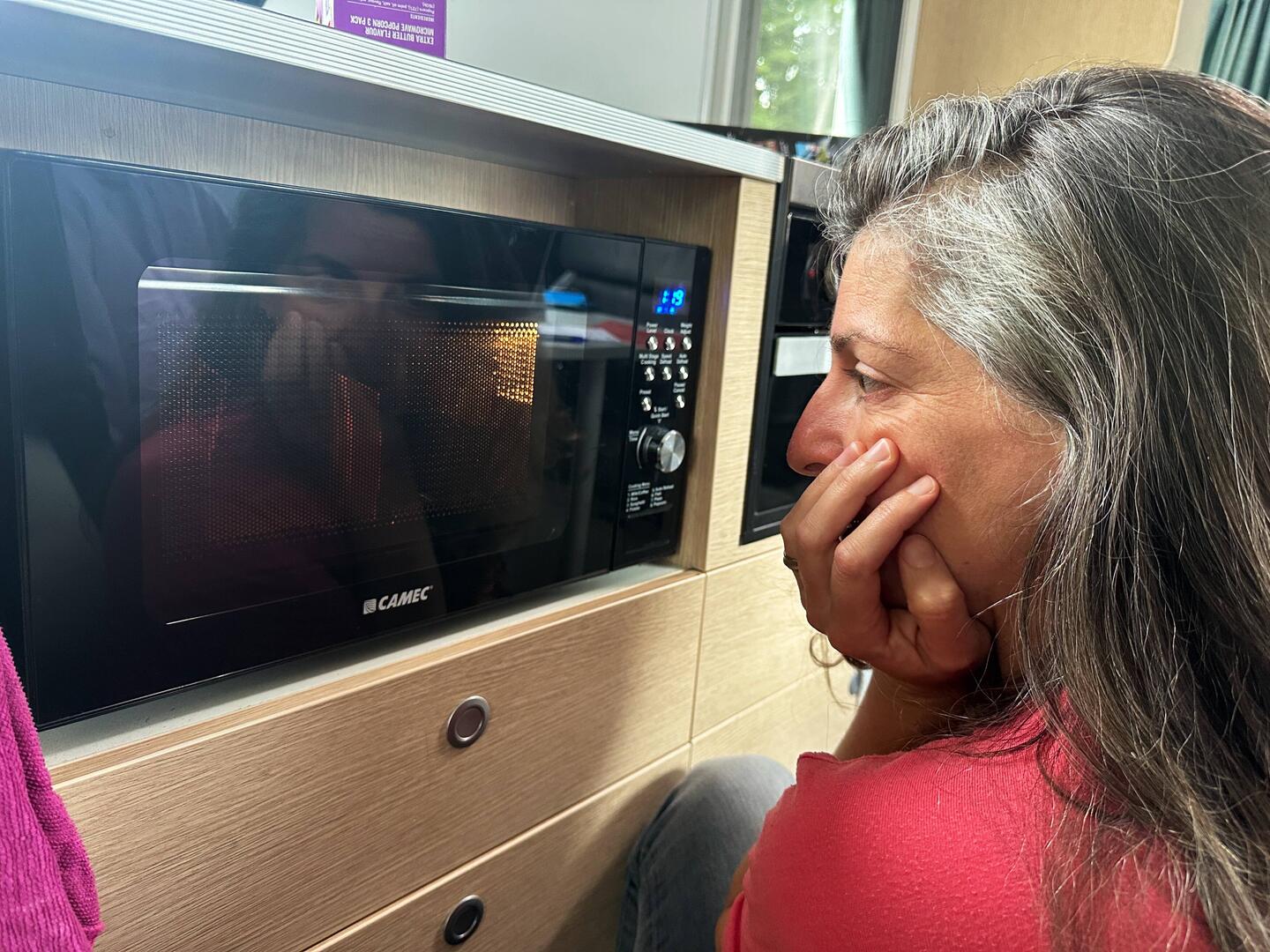 Wie funktionert diese (kaputte) Mikrowelle? 🤣