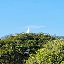 Der große Budda von Phuket in Hintergrund