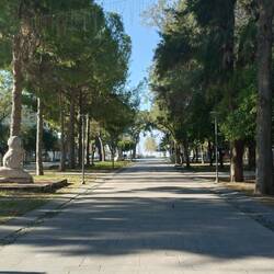 Promenade zum Wasser.