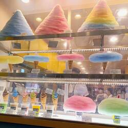 Zuckerwatte, riesig, mit Eis oder Bubbles Tea