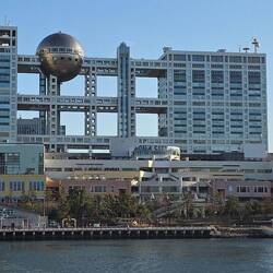 Blick auf's Fujigebäude beim Ablegen