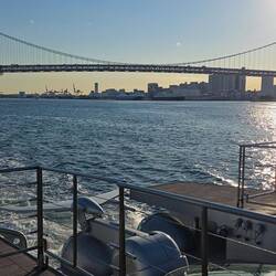 Die Regenbogenbrücke hinter uns