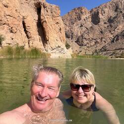 Die Temperatur des Wassers ist angenehm. Man kann ewig drin baden