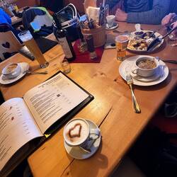 Mittagspause in der Zirbelhütte