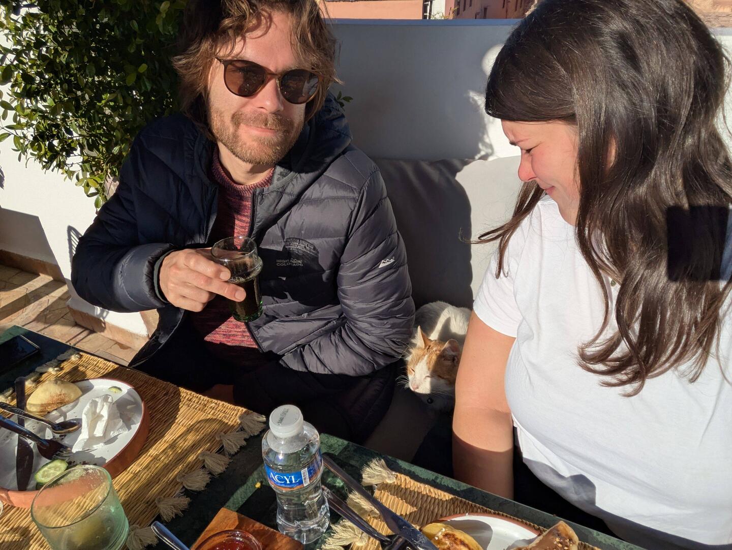 Während dem Frühstück werden wir belagert 🐈