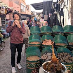 Das cremige unten am Bild ist Oliven-Paste - kaufen wir für das Hammam später