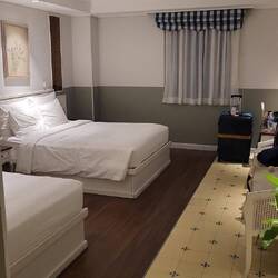 Notre chambre à l'hôtel " Au lac Charner " de Saigon