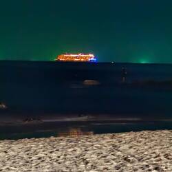 Ein Passagierschiff in Richtung George Town in Penang Malaysia