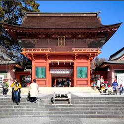 Tor auf dem Weg zum Schrein