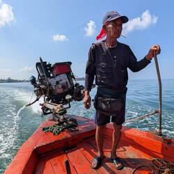 Unser Bootsmann... Ob wir das wohl schaffen 😃😃