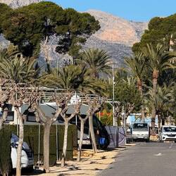 Den Tag beenden wir im Campingplatz Benisol und schwimmen noch eine Runde im Indoor-Pool.