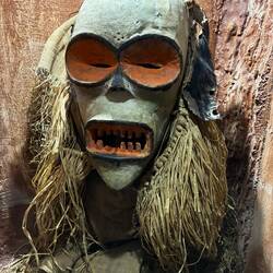 Hat was mit dem Lebensende und dem Jenseits zu tun...