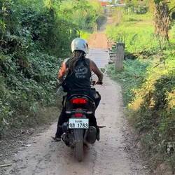 Balade dans Champasak par des routes ... locales 😅