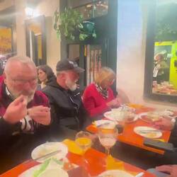 beim Genuss der Tapas und der Musik